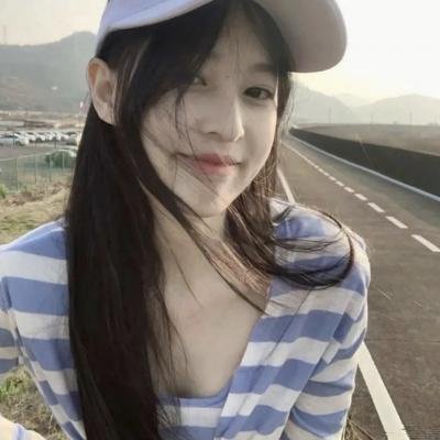 女孩的钓鱼慢活